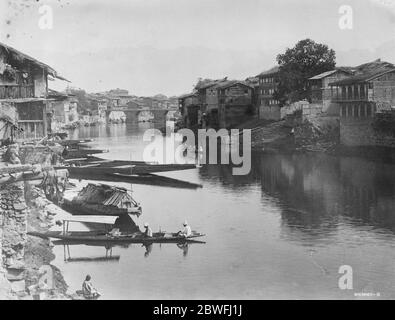 Cachemire , Inde . À Srinagar , vue générale montrant la rivière Jhelum . 4 décembre 1924 Banque D'Images