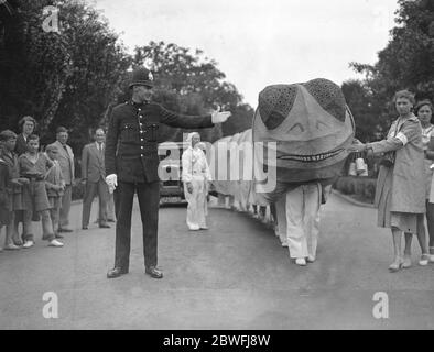 Carnaval de Southend-on-Sea . Quelques chiffres grotesques dans la procession . 1936 Banque D'Images