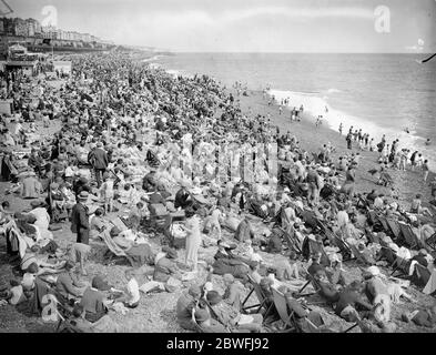 Vacanciers sur la plage de Brighton. 5 août 1936 Banque D'Images