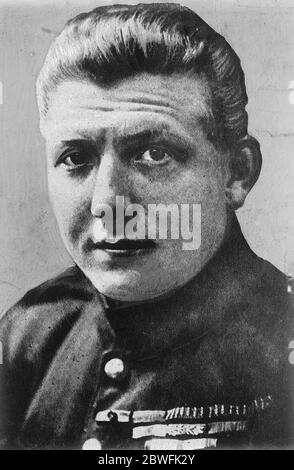 Le célèbre Airman français se Marie le capitaine Charles Nungesser les aviateurs français si célèbres pendant la guerre dont l'engagement à manquer Consuelo Hatmaker est annoncé le 23 mai 1923 Banque D'Images