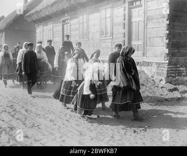 Varsovie , Pologne . Types de paysans . 25 octobre 1921 Banque D'Images