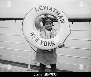 Jackie Coogan en Angleterre . A l'arrivée à Southampton . 12 septembre 1924 Banque D'Images