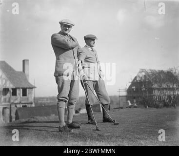 Golf parlementaire . Chambre des communes contre Sandy Lodge à North Wood . Maj Mackenzie Wood ( à gauche ) et M. H Kolesan . 1er mars 1924 Banque D'Images