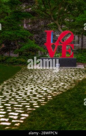 U-Penn Love Sculpture - en plein coeur de la Pennsylvanie de l'Univeersity est la sculpture emblématique de l'Amour. Banque D'Images