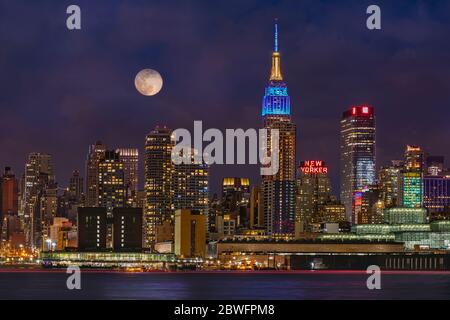 Empire State ESB Super Blue Moon NYC Banque D'Images