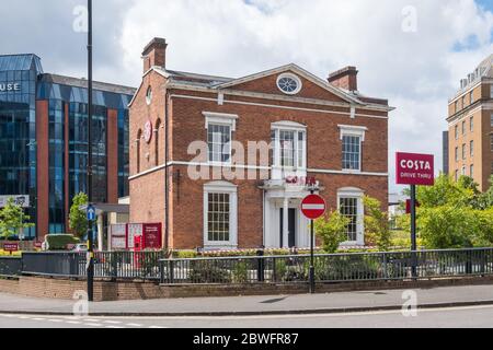 Café Costa drive-in à Five Ways à Edgbaston, Birmingham, Royaume-Uni Banque D'Images