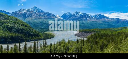 Paysage pittoresque de la rivière Matanuska le long de la Glenn Highway entre Anchorage et Glennallen, Alaska, États-Unis Banque D'Images