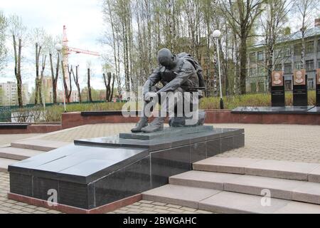 Monument aux soldats-internationalistes qui sont morts dans les guerres modernes de l'URSS et de la Russie. Un mémorial de guerre à Syktyvkar, en Russie. Banque D'Images