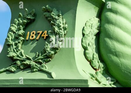 Détail de la structure du pont Albert au-dessus de la Tamise à Londres. Joliment décoré et peint en vert Banque D'Images