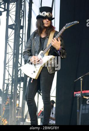 25 juin 2017, Pasadena, Californie, États-Unis : Brian Bell de Weezer se produit sur scène pendant le week-end Arroyo Seco le 25 juin 2017 au parcours de golf Brookside de Pasadena, Californie. (Image crédit : © Billy Bennight/ZUMA Wire) Banque D'Images