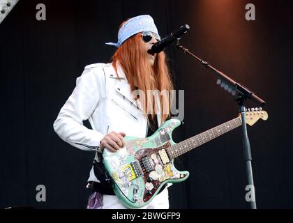 25 juin 2017, Pasadena, Californie, États-Unis: Rivers Cuomo de Weezer se produit sur scène pendant le week-end Arroyo Seco le 25 juin 2017 au parcours de golf Brookside à Pasadena, Californie (Credit image: © Billy Bennight/ZUMA Wire) Banque D'Images