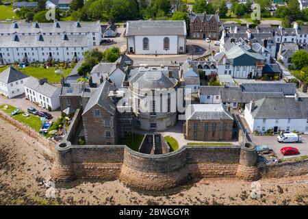 Vue aérienne du musée de la prison d'Inveraray à Inveraray, à côté du Loch Fyne à Argyll et Bute, en Écosse, au Royaume-Uni