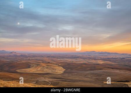 Washington State Palouse Fields en automne au coucher du soleil Banque D'Images