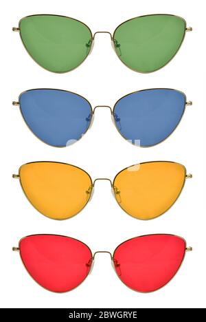 Lunettes de soleil avec monture en métal, forme de chat, verres rouges, jaunes, verts et bleus, isolés sur fond blanc avec passe-cheveux Banque D'Images