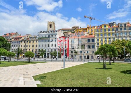 LISBONNE, PORTUGAL - 2 JUILLET 2019. L'ancien parking du Campo das Ceboles, aujourd'hui un nouveau espace vert et public dans le quartier d'Alfama à Lisb Banque D'Images