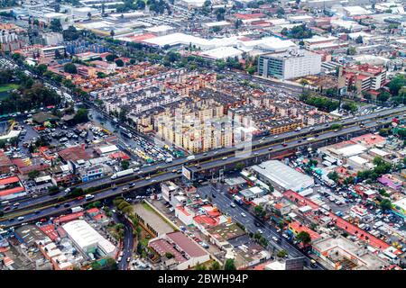 Mexico, Mexique, Mexique, vue aérienne depuis le dessus, à l'approche de l'aéroport international Benito Juárez, MEX, aviation, bâtiments, grille de ville, bloc, route Banque D'Images