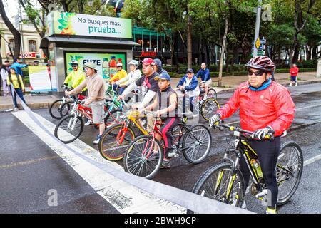 Mexico,México Mexican,Paseo de la Reforma,Cicloton,programme urbain,fermeture de rue dimanche,vélo,vélo,équitation,vélo,pilote,vélo,pas de trafic automobile Banque D'Images