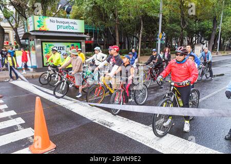 Mexico,Mexicain,Hispanic Latin Latino ethnique,Paseo de la Reforma,Cicloton,programme urbain,dimanche fermeture de rue,bicycl Banque D'Images