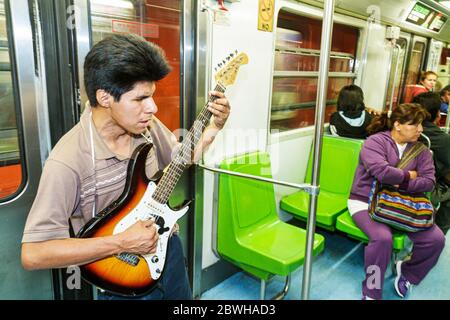 Mexico, DF, D.F., Ciudad de México, District fédéral, Distrito Federal, Mexico, Metro, Metro de la Ciudad de México, Uni Banque D'Images