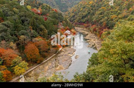 Belles couleurs d'autum dans la région d'Arashiyama, Kyoto, Japon Banque D'Images