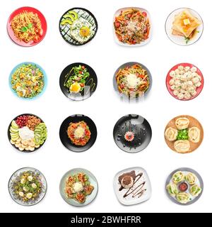 Ensemble de plats délicieux sur fond blanc Banque D'Images