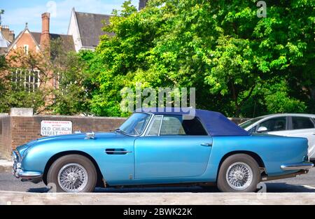 Aston Martin DB5 garé sur Old Church Street à Chelsea. Banque D'Images