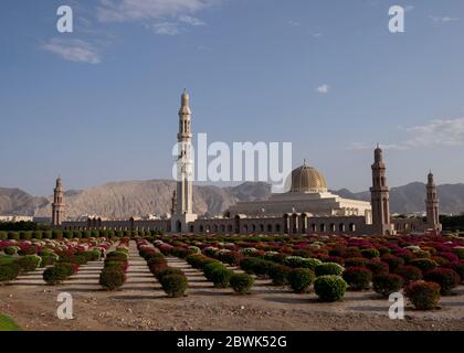 Vue sur la grande mosquée du Sultan Qaboos à Muscat, Oman Banque D'Images