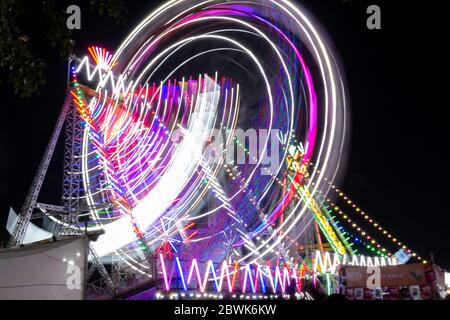 Ferris Wheel de nuit au parc d'expositions de pushkar à PUSHKAR, RAJASTHAN Banque D'Images