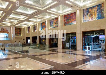 Le centre commercial ÒOpera GalleriaÓ dans le complexe de l'Opéra Royal, Muscat, Sultanat d'Oman. Banque D'Images