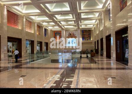 Le centre commercial ÒOpera GalleriaÓ dans le complexe de l'Opéra Royal, Muscat, Sultanat d'Oman. Banque D'Images