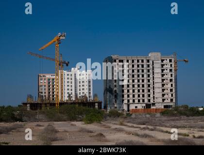 Construction d'appartements en bord de mer dans la banlieue Al Ghubrah de Muscat, Sultanat d'Oman Banque D'Images