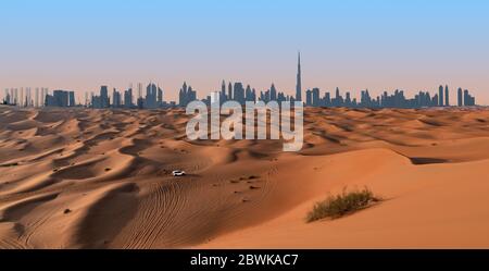 Horizon de Dubaï et paysage désertique. Banque D'Images