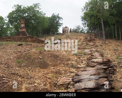 Le temple Wat Saphan Hin, Sukhothai thailand, est situé à l'extérieur de la vieille muraille de la ville de Sukhothai à l'ouest dans la région d'Aranyawat ou Wat Pa, ce temple Banque D'Images