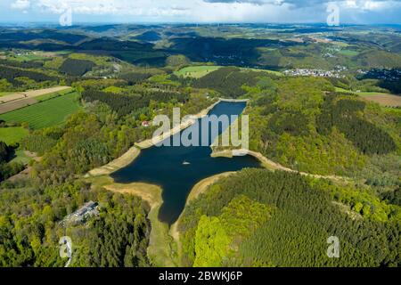 Faible niveau d'eau au lac de stockage Gloertalsperre, 04.05.2019, vue aérienne, Allemagne, Rhénanie-du-Nord-Westphalie, pays aigre, Halver Banque D'Images