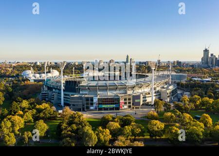 Melbourne Australie 15 mai 2020 : vue aérienne du célèbre stade de cricket de Melbourne au soleil de la fin de l'après-midi Banque D'Images