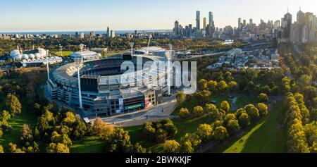 Melbourne Australie 15 mai 2020 : vue aérienne du célèbre stade de cricket de Melbourne au soleil de la fin de l'après-midi Banque D'Images