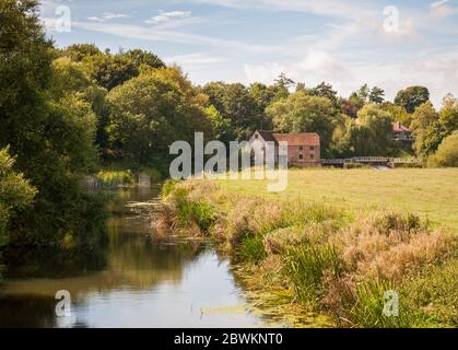 Le moulin à eau de Sturminster Newton se trouve sur la rivière Stour, dans le district pastoral de Blackmore Vale, dans le nord de Dorset. Banque D'Images