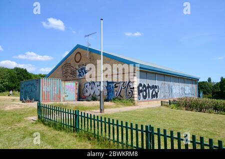 graffiti on Alexandra Park Cricket and football Club londres angleterre covid 19 pandémie 2020 Banque D'Images