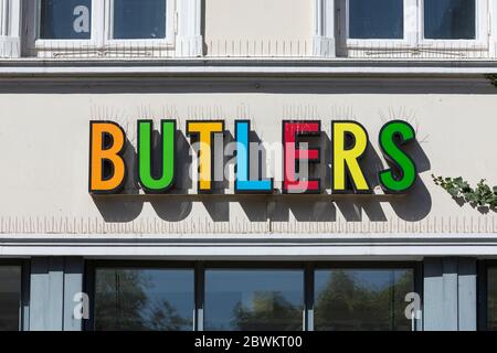 Stade, Allemagne - 28 mai 2020 : signalisation à la boutique des MAJORDOMES. Butlers GmbH & Co KG est une chaîne de vente au détail allemande qui vend des accessoires pour la maison Banque D'Images