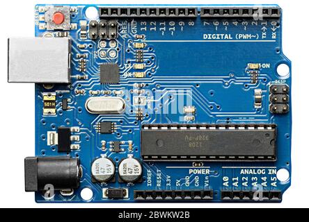 Développement de microcontrôleur open source, carte prototype, isolée sur fond blanc Banque D'Images