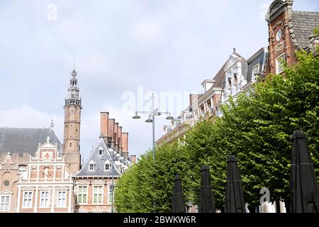 Architecture de la place du marché au centre de Haarlem, pays-Bas. Banque D'Images