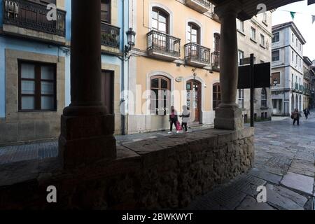 Avilés est une ville et un conseil espagnol situé dans la Principauté des Asturies, au nord de la péninsule ibérique, sur les deux rives de l'est Avilés Banque D'Images