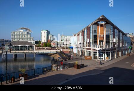 Mermaid Quay sur un matin très calme pendant le confinement du coronavirus en 2020. Baie de Cardiff, pays de Galles, Royaume-Uni Banque D'Images