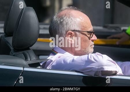 WESTMINSTER LONDRES, ROYAUME-UNI. 2 juin 2020. Le député conservateur de Reigate, Crispin Blunt, arrive au Parlement après la suspension. Les députés britanniques reviennent aujourd'hui après le congé après que le gouvernement ait mis fin aux procédures virtuelles en place depuis la fin du mois d'avril, ce qui a permis le vote à distance et les débats virtuels et les MPS sont préoccupés par les risques pour la santé pendant la crise du coronavirus et peuvent devoir se former -longues files d'attente afin d'obéir aux règles de distanciation physique lors du vote. Crédit : amer ghazzal/Alay Live News Banque D'Images