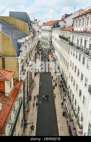 LISBONNE, PORTUGAL - 3 JUILLET 2019 : rue Aurea, vue depuis l'ascenseur de Santa Justa, Lisbonne, Portugal Banque D'Images