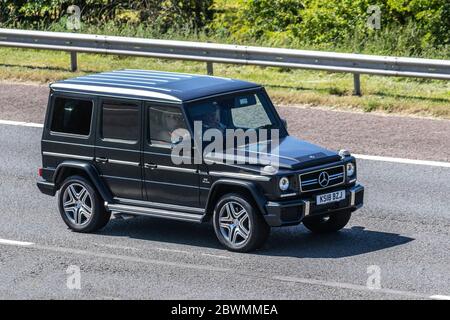 2018 Mercedes-Benz AMG G 63 4matic auto noir ; véhicules mobiles pour la circulation routière, voitures conduisant des véhicules sur les routes britanniques, moteurs, conduite sur l'autoroute M6 Banque D'Images