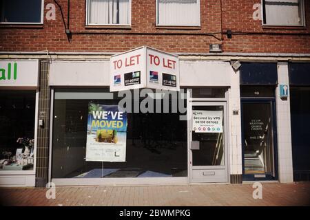 Locaux commerciaux pour laisser une ancienne succursale de l'agent de voyage Thomas Cook reste vacant à Hereford, Royaume-Uni, juin 2020 Banque D'Images