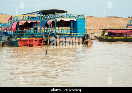 Bateaux sur le lac Tonlé SAP, Cambodge, Asie Banque D'Images