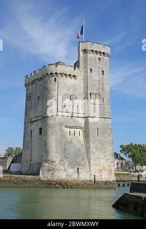 Tour Saint Nicolas ; l'ancienne entrée du port fortification de la ville de la Rochelle, Charente Maritime, France. Banque D'Images