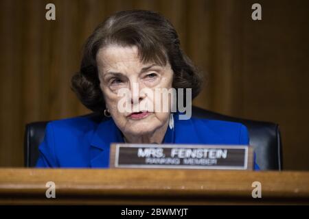 Washington, États-Unis. 02 juin 2020. La membre de rang, la sénatrice Dianne Feinstein, D-Californie, fait une déclaration liminaire lors de l'audience de la Commission judiciaire du Sénat intitulée « examen des meilleures pratiques pour l'incarcération et la détention pendant la COVID-19 », dans l'édifice Dirksen à Washington, DC, le mardi 2 juin 2020. Photo de piscine par Tom Williams/UPI crédit: UPI/Alay Live News Banque D'Images